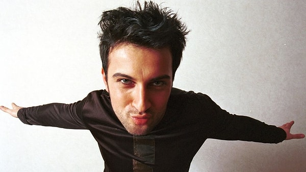 Megastar Tarkan'ın "Artık Çok Geç" Diye Veda Ettiren "Kış Güneşi" Şarkısının Hikayesini Anlatıyoruz! 5 megastar tarkanin artik cok gec diye veda ettiren kis gunesi sarkisinin hikayesini anlatiyoruz 4 FjlfmzOQ