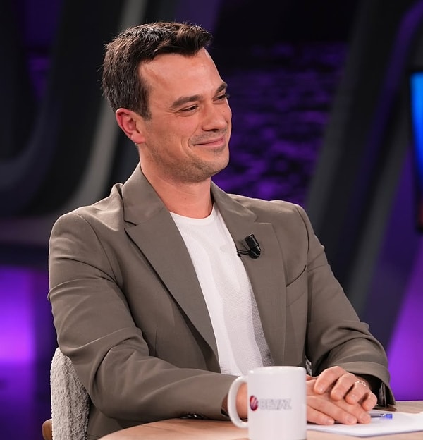 Minik Kızıyla Yaptığı Paylaşımlarla Babalığın Kitabını Yazan Özgür Uysal'dan Ebeveynlik Dersleri! 1 minik kiziyla yaptigi paylasimlarla babaligin kitabini yazan ozgur uysaldan ebeveynlik dersleri 0 cP2KFpMg