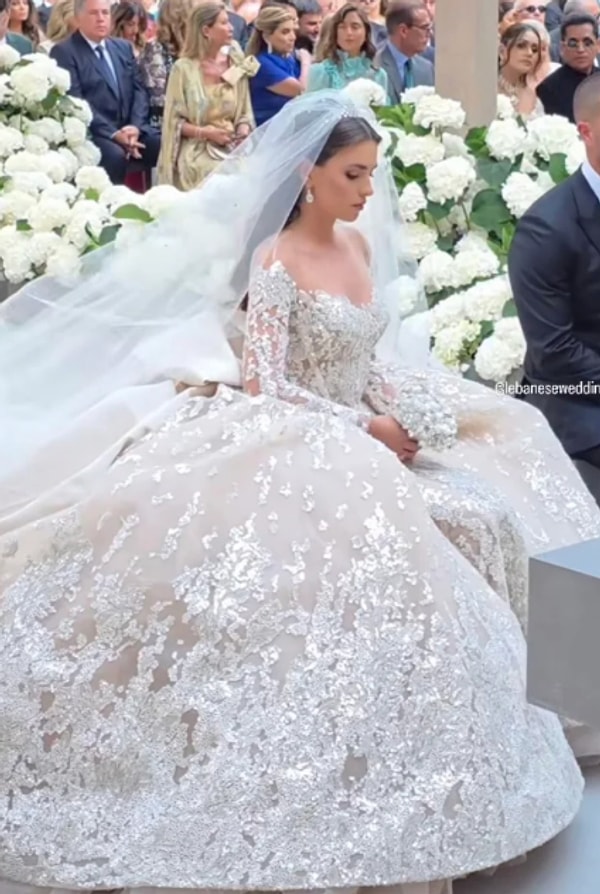 Oğlu Evlendi: Dünyaca Ünlü Modacı Elie Saab'ın Gelini İçin Tasarladığı Gelinlik Paylaşım Rekoru Kırdı! 2 oglu evlendi dunyaca unlu modaci elie saabin gelini icin tasarladigi gelinlik paylasim rekoru kirdi SQ9Pepw2