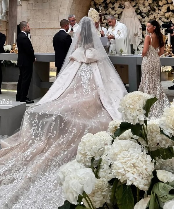 Oğlu Evlendi: Dünyaca Ünlü Modacı Elie Saab'ın Gelini İçin Tasarladığı Gelinlik Paylaşım Rekoru Kırdı! 4 oglu evlendi dunyaca unlu modaci elie saabin gelini icin tasarladigi gelinlik paylasim rekoru kirdi