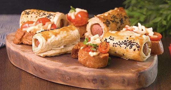 Philips Çift Hazneli Airfryer'da Milföye Sarılı Sosis ve Pişmiş Domatesli Bruschetta Nasıl Yapılır? 1 philips cift hazneli airfryerda milfoye sarili sosis ve pismis domatesli bruschetta nasil yapilir 0 AZ1qLYwt