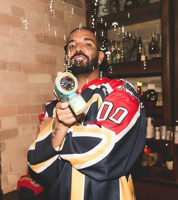 Sinan Akçıl Vakası mı? Ayna Önünde Vücudunu Sergileyen Drake'in Karın Kasları Sosyal Medyada Alay Konusu Oldu 1 sinan akcil vakasi mi ayna onunde vucudunu sergileyen drakein karin kaslari sosyal medyada alay 6Ei97IKV