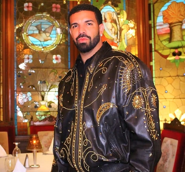 Sinan Akçıl Vakası mı? Ayna Önünde Vücudunu Sergileyen Drake'in Karın Kasları Sosyal Medyada Alay Konusu Oldu 2 sinan akcil vakasi mi ayna onunde vucudunu sergileyen drakein karin kaslari sosyal medyada alay