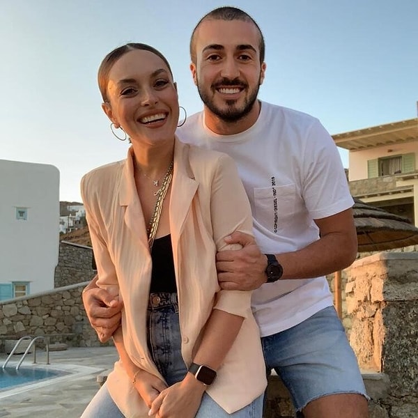 Sürpriz Buluşma: Ezgi Mola, 1 Ay Önce Boşandığı Eski Eşi Mustafa Aksakallı İle Tatilde Bir Araya Geldi! 1 surpriz bulusma ezgi mola 1 ay once bosandigi eski esi mustafa aksakalli ile tatilde zWbLLhDW