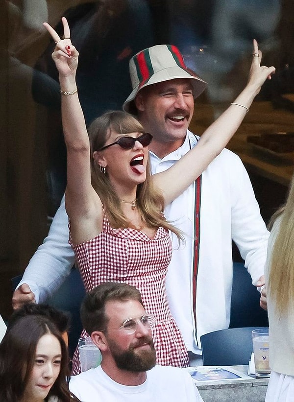 Travis Kelce ve Taylor Swift’ten Aşk Pozları: Evlilik Sinyali Mi? 1 travis kelce ve taylor swiftten ask pozlari evlilik sinyali mi 0 lZPunEHk