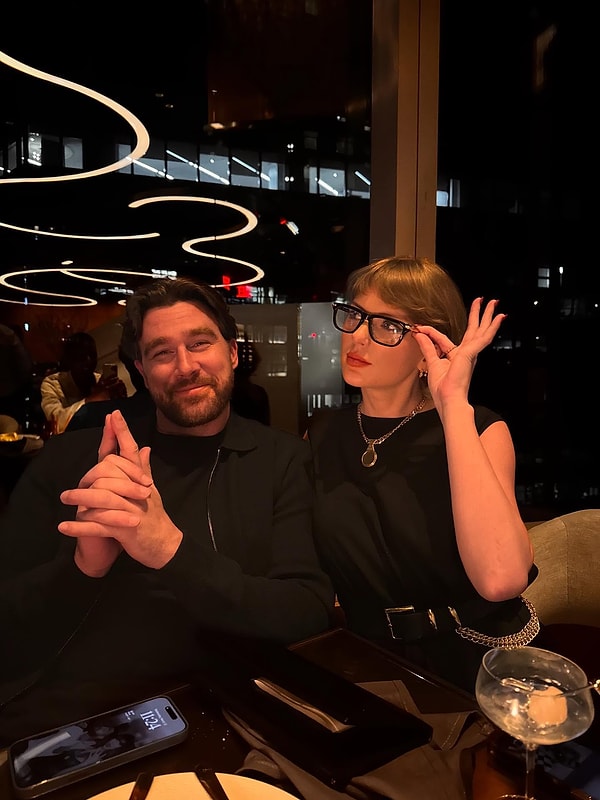 Travis Kelce ve Taylor Swift’ten Aşk Pozları: Evlilik Sinyali Mi? 2 travis kelce ve taylor swiftten ask pozlari evlilik sinyali mi 1 4BUyNHn1