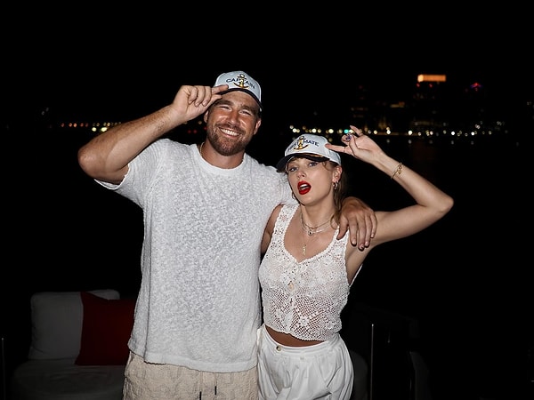 Travis Kelce ve Taylor Swift’ten Aşk Pozları: Evlilik Sinyali Mi? 3 travis kelce ve taylor swiftten ask pozlari evlilik sinyali mi 2 77WheBjD
