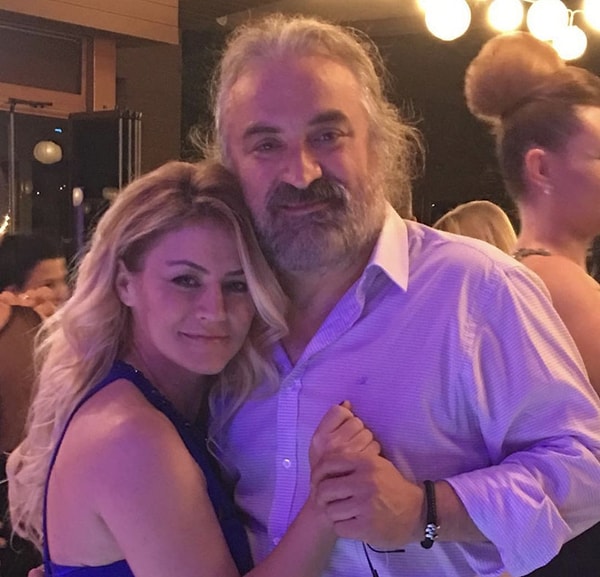 Volkan Konak'ın 34 Yıllık Eşi Selma Konak Acı Haberi Aldığı Anı İlk Kez Anlattı! 2 volkan konakin 34 yillik esi selma konak aci haberi aldigi ani ilk kez anlatti