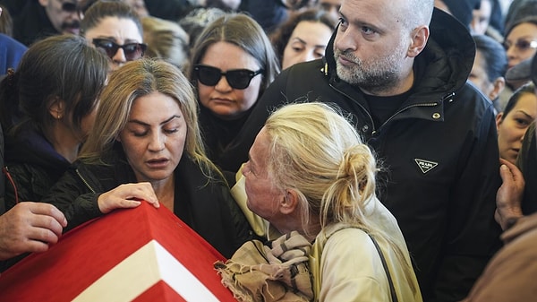 Volkan Konak'ın 34 Yıllık Eşi Selma Konak Acı Haberi Aldığı Anı İlk Kez Anlattı! 3 volkan konakin 34 yillik esi selma konak aci haberi aldigi ani ilk kez anlatti aT2lg391