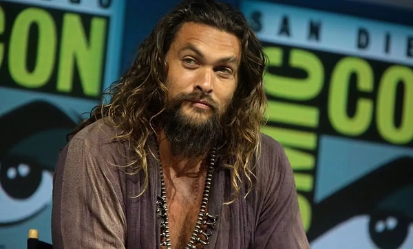 6 yildir hic kesmemis uzun sakallariyla hafizalara yerlesen jason momoa sakalsiz haliyle soklara soktu Y7N9WWQW