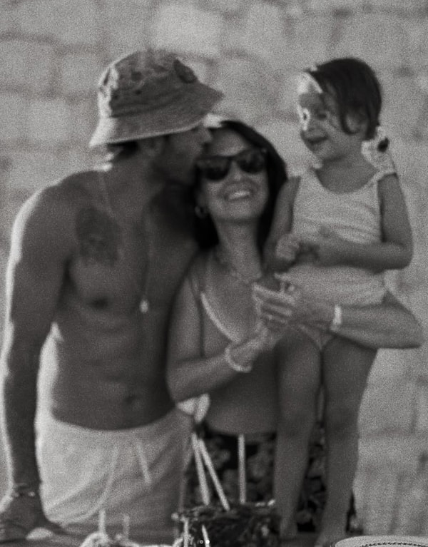 baba kiz aski dorukta baris arduc gun gectikce gupse ozayin kopyasi olan kizi jan UFJjt9zX