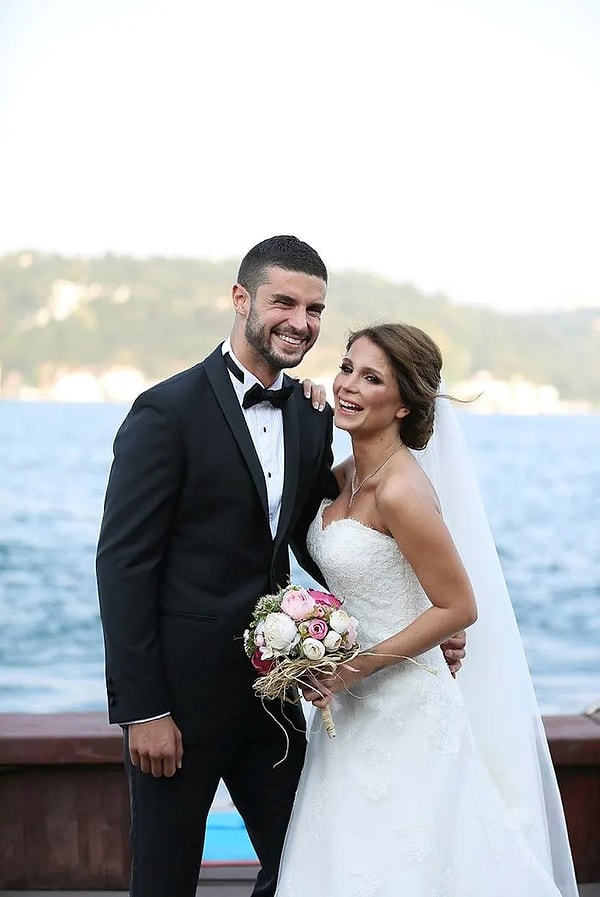 eski defterler acildi berk oktayin ilk esini yildiz cagri atiksoyla aldattigi detayi yeniden gundem XdtueONP