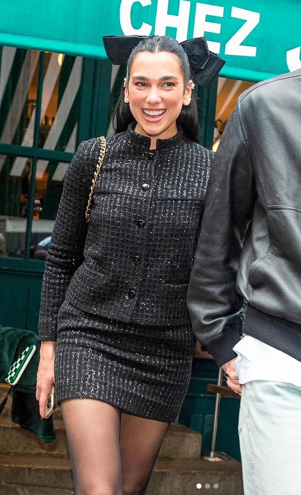 iki tane bikiniyi ust uste giyen dua lipanin kameralara yansiyan akrobatik hareketleri gundem oldu 7iEusRnU