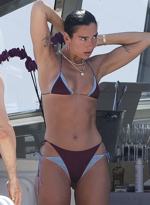iki tane bikiniyi ust uste giyen dua lipanin kameralara yansiyan akrobatik hareketleri gundem oldu urfvdfL3