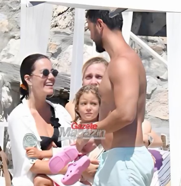 Kısa Süre Önce Boşanan Pelin Akil ve Anıl Altan'ın İkiz Kızlarıyla Birlikte Tatile Çıkmaları Tartışma Yarattı! 3 kisa sure once bosanan pelin akil ve anil altanin ikiz kizlariyla birlikte tatile cikmalari jKJ4EW6C