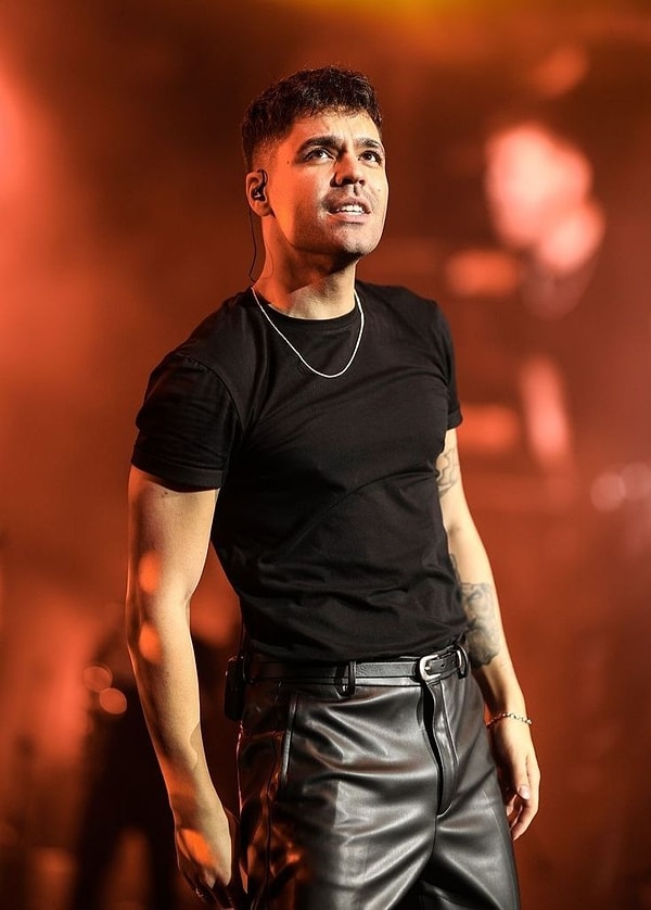 olayli konser emircan igrek konser ortasinda insanlik dersi verdi 0 6Gnnd4Oy