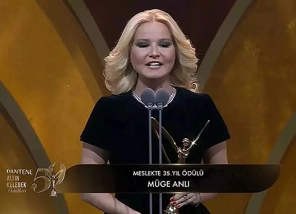 Altın Kelebek Ödül Töreni'nde Müge Anlı'ya Attığı Taşla Ortamı Geren Esra Erol Eski Dostuna Zeytin Dalı Uzattı 1 altin kelebek odul toreninde muge anliya attigi tasla ortami geren esra erol eski dostuna cuB7nVOs