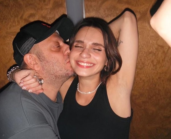 Bebeklerine Verdikleri İsim Dikkat Çekti: Meriç Aral ve Serkan Keskin'in Oğlu Dünyaya Geldi! 2 bebeklerine verdikleri isim dikkat cekti meric aral ve serkan keskinin oglu dunyaya geldi 1