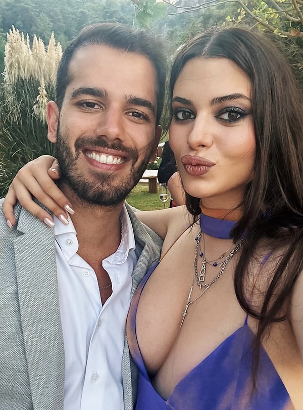 derin talu cicegi burnunda sevgilisi tanalp tokgoz ile denizde oturarak poz verdi 0 zTMh8SGd