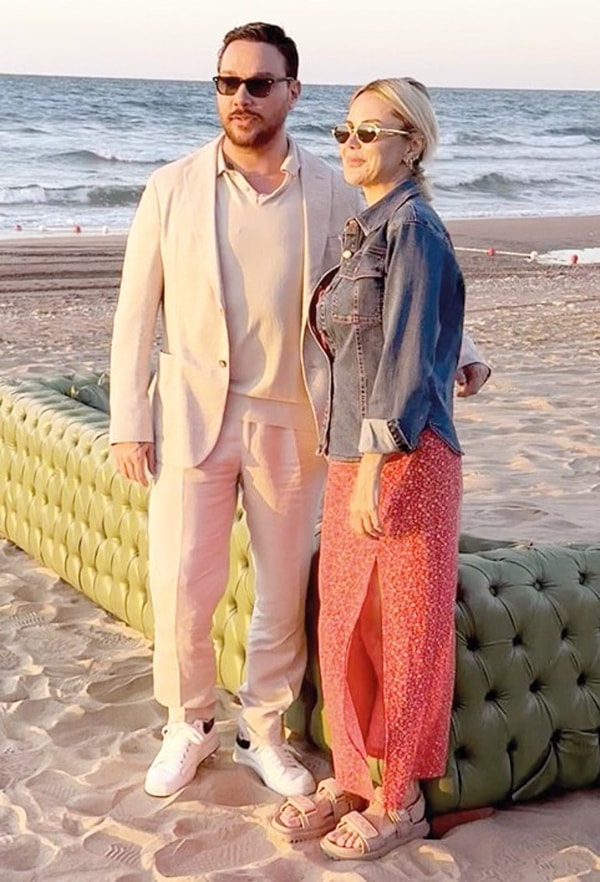 ece erken etegindeki taslari doktu eski sevgilisi sinan akcilla aslihan karalarin ask yasadigini iddia 4s6NbyKM