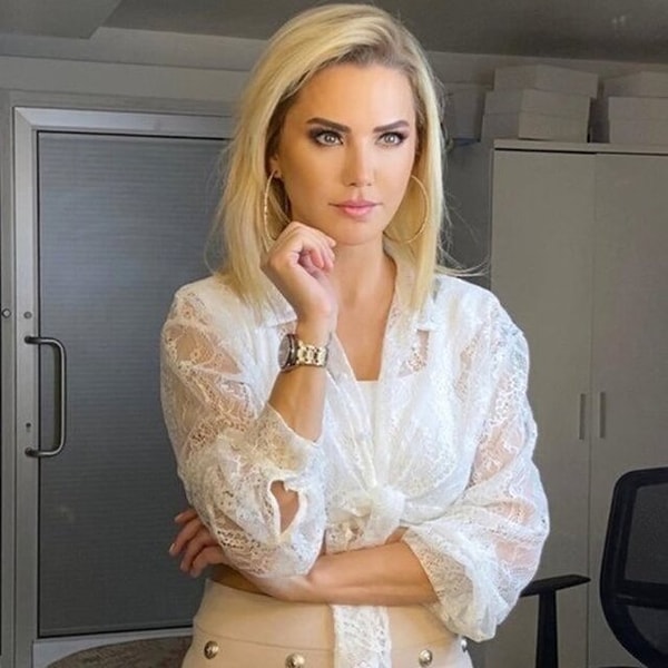 filtresiz hali olay olmustu ece erken ogluyla tatil paylasimina filtre imasi yapan takipcisine fena IE3QdbLc