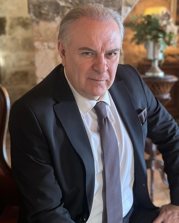 Genç Aşık Yaramış: Kendisinden 26 Yaş Küçük Gizem Şağban'la Evlenen Burak Sergen'in Son Hali Şaşırtttı! 1 genc asik yaramis kendisinden 26 yas kucuk gizem sagbanla evlenen burak sergenin son hali