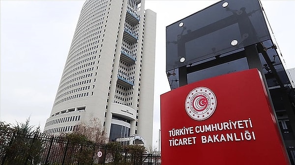 Hakkında İnceleme Başlatılan Şevval Şahin’in “Resmi Hizmete Mahsustur" Yazılı Araçtaki Görüntüleri Tepki Çekti 14 hakkinda inceleme baslatilan sevval sahinin resmi hizmete mahsustur yazili aractaki goruntuleri tepki cekti 13 zpiVjqbC