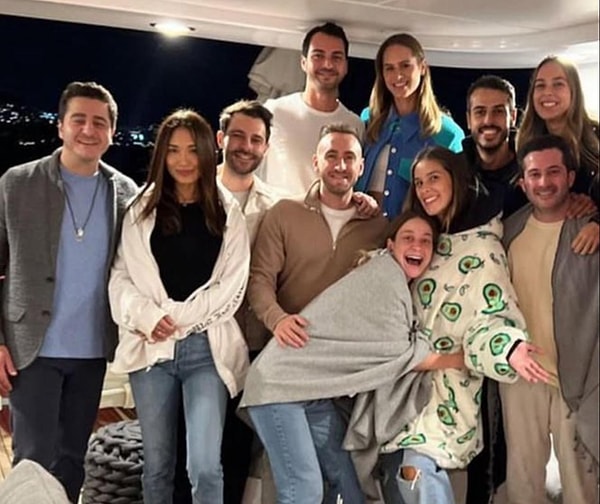 Hande Erçel Bunu Görmesin: İhaneti Reddeden Model Jocelyn'in Hakan Sabancı'yla Fotoğrafı Ortaya Çıktı! 2 hande ercel bunu gormesin ihaneti reddeden model jocelynin hakan sabanciyla fotografi ortaya cikti 1