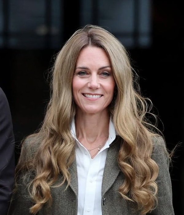 Kanser Teşhisi Konulmasının Ardından Ortadan Kaybolan Kate Middleton'ın Yeni Saçları Peruk İddialarını Doğurdu 2 kanser teshisi konulmasinin ardindan ortadan kaybolan kate middletonin yeni saclari peruk iddialarini dogurdu 1 UXWffrIX