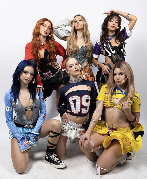 manifest kizlarina destek olan hadise ayni baskiyi yasadiginda kimsenin sesinin cikmayisindan dem vurdu 0 IFsgtD7I