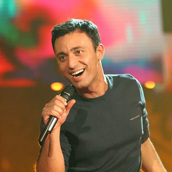 mustafa sandal bursa konserinde ekip calisani batuhandan ozur diledi 0 8yadZ5C6