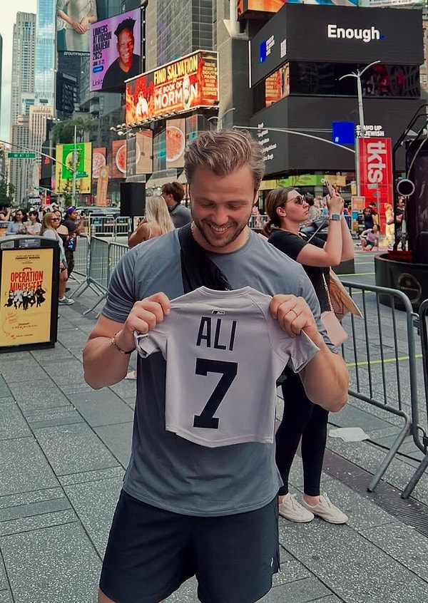 paylasimi kalpleri eritti teskilatin altayi tolga saritastan minik oglu aliyle ilk poz geldi 1 tv8f8Ti7