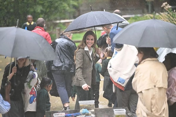 Prens ve Prenses 7 Hafta Sonra İlk Kez Görüntülendi: Kate Middleton Görevine Yeni Sarı Saçlarıyla Döndü! 3 prens ve prenses 7 hafta sonra ilk kez goruntulendi kate middleton gorevine yeni sari n87RJ4Iy