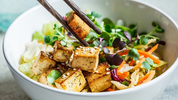 salata sandigin kadar sikici degil bayila bayila yenecek 10 fit salata tarifi 3 87r421Sz