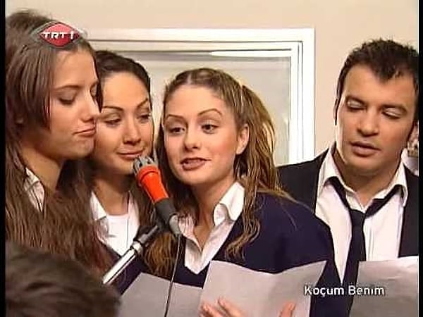 yasemin ergene ve izzet ozilhanin bosanmayla sona eren 14 yillik askinin nasil basladigini hatirliyoruz