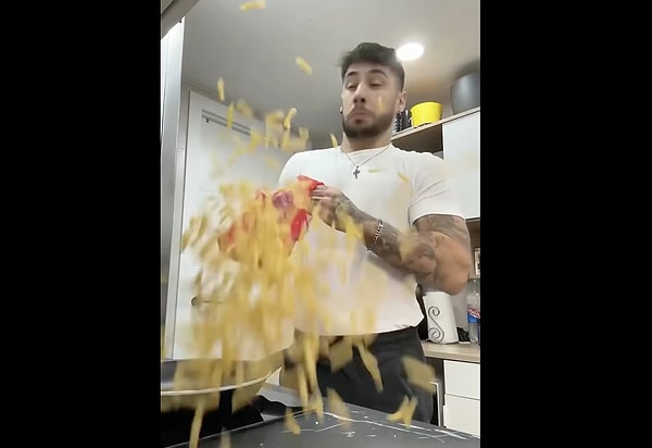 yemek videosu cekerken beklenmedik aksilikler yasayan bu insanlari izlerken siniriniz bozulacak 0 lROIsAiK