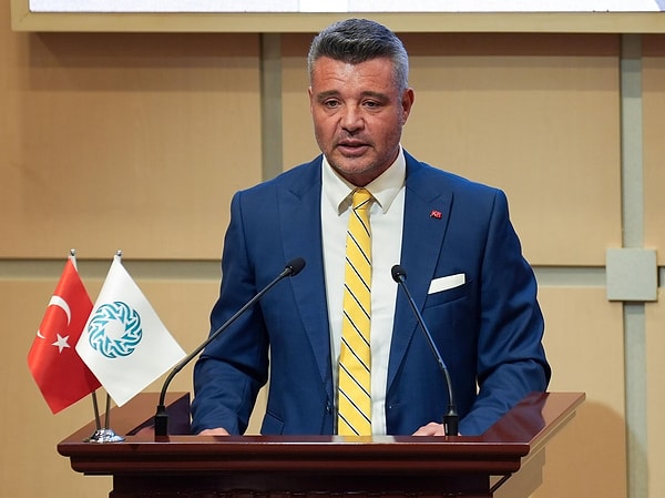 Yeni Başkan Sadettin Saran'ın Bozulan Botunu Yüzerek Karaya Çektiği Görüntüler Yeniden Gündem Oldu 1 yeni baskan sadettin saranin bozulan botunu yuzerek karaya cektigi goruntuler yeniden gundem oldu 0 XP6lmO2F