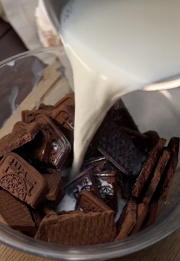 Bisküvili Pişmeyen Puding Viral Oldu: 4 Malzemeyle Nasıl Yapacağınızı Anlatıyoruz! 2 biskuvili pismeyen puding viral oldu 4 malzemeyle nasil yapacaginizi anlatiyoruz 1 k99SypjN