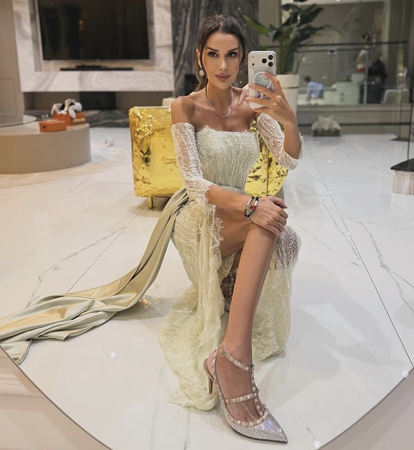 Dilan Polat'ın Tuhaf Görünümlü Ayakları Sosyal Medyada Gündem Oldu! 2 dilan polatin tuhaf gorunumlu ayaklari sosyal medyada gundem oldu 1 IZmFHYme