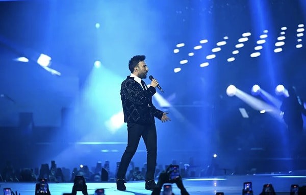 megastar tarkan konserinde mabel matize destek dolu sozleriyle alkis topladi 1 UGwvku5F