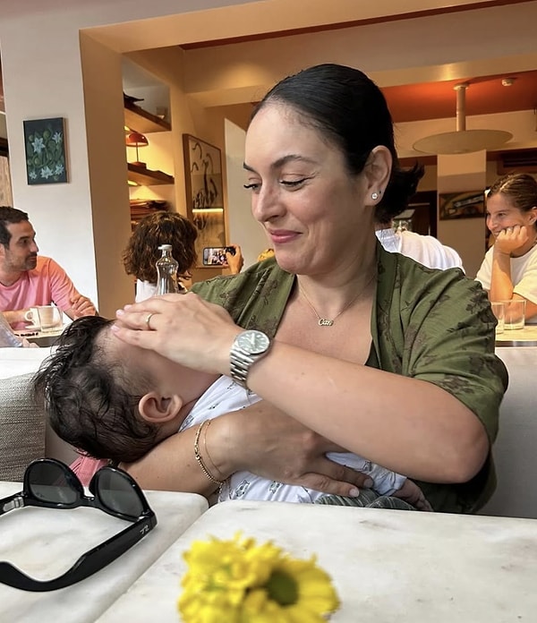 oglunun yuzunu gostermeyen ezgi mola minik cani yanlislikla ilk kez paylasti 1 S3nVzRer