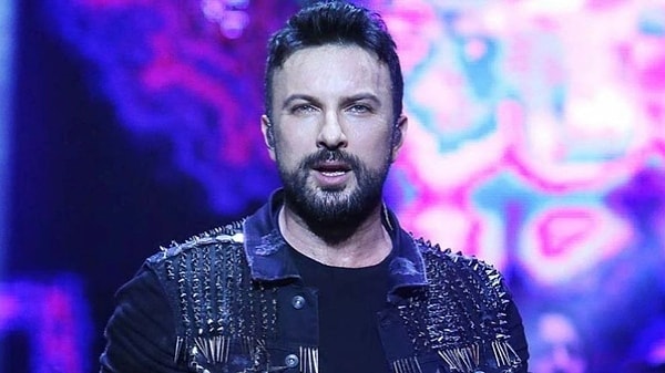 tarkan istanbul konserinde yakin arkadasi cem yilmazla duet yapti 0 9eJGZlPM
