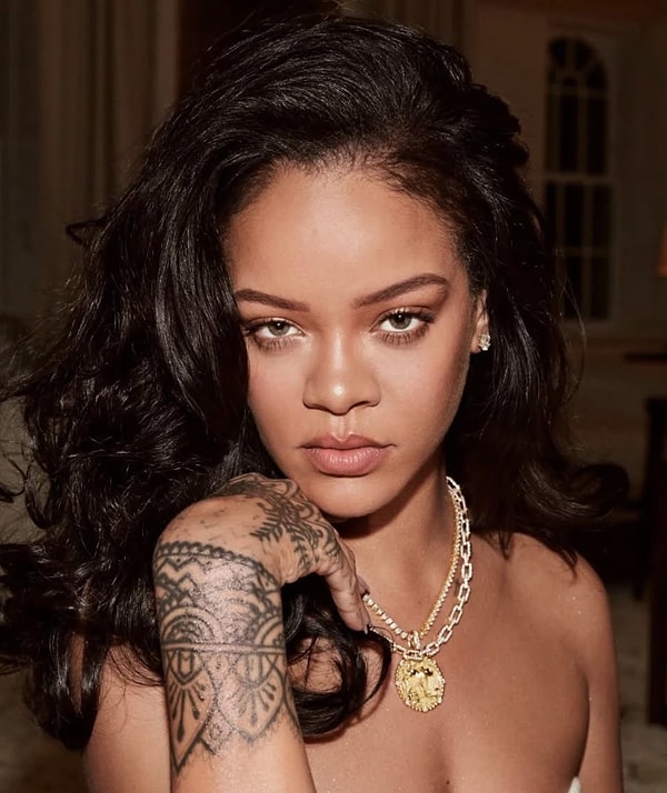 ucuncu cocugunu yeni doguran rihannanin son hali ortaligi ayaga kaldirdi 0 JFc32J33