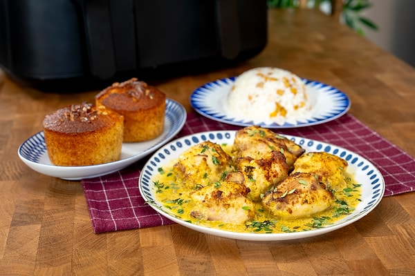 airfryerda kori soslu tavuk nohutlu pilav ve irmik kek nasil yapilir 0 XI8LyMM7