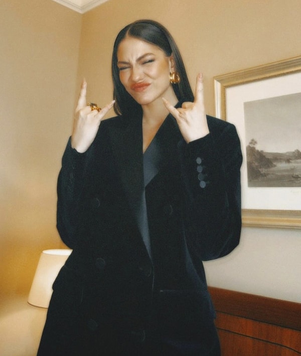 demet ozdemirin son pozunda yok olan kaslari dillere fena dustu 0