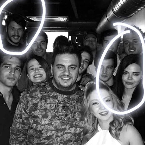 kubilay akanin kabarik ask defterini masaya yatiriyoruz 5 7JsMFaOK